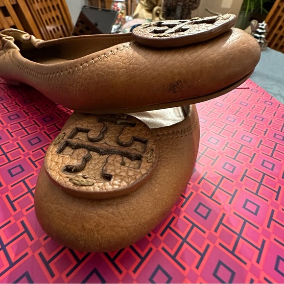 Tory Burch Cognac Leather Brown Reva Pebbled Flats - Picture 7 of 7